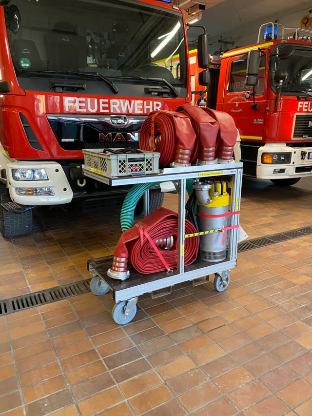 Rollwagen Pumpe Weda 60 der Freiwilligen Feuerwehr Altenerding