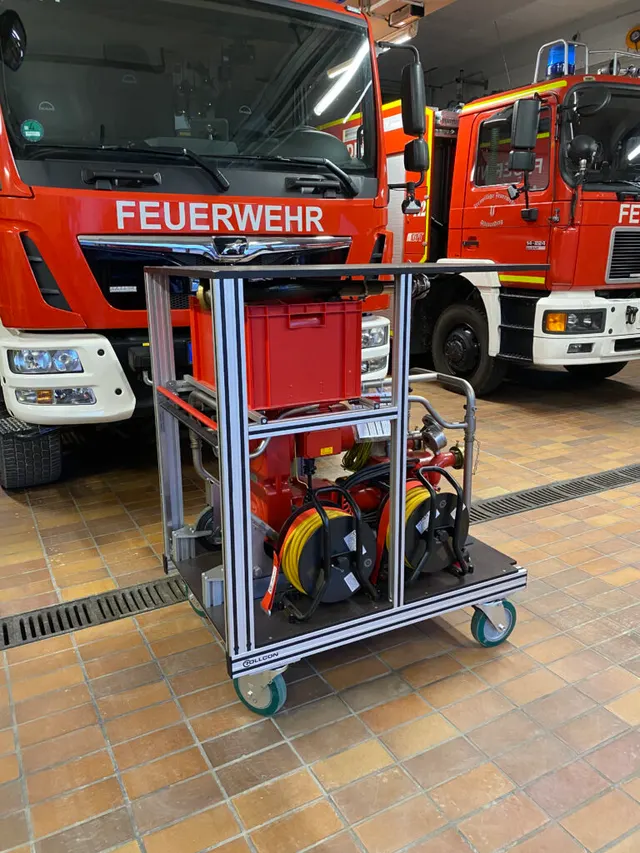 Rollwagen Ölwehrpumpe der Freiwilligen Feuerwehr Altenerding