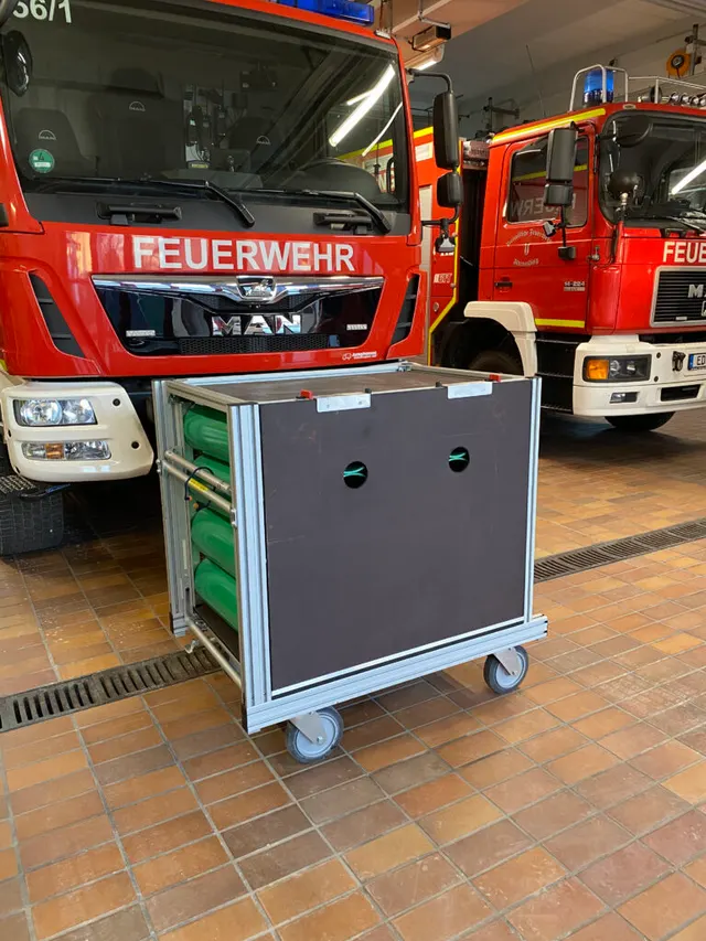 Rollwagen Atemschutzflaschen der Freiwilligen Feuerwehr Altenerding