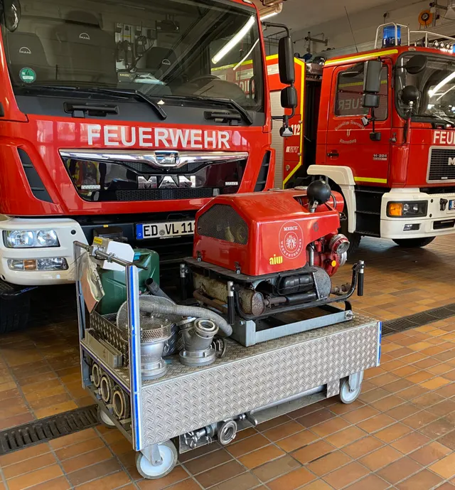 Rollwagen Tragkraftspritze der Freiwilligen Feuerwehr Altenerding