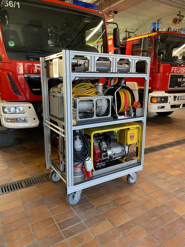 Rollwagen Hochwasser der Freiwilligen Feuerwehr Altenerding