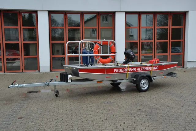 Bootsanhänger der Freiwilligen Feuerwehr Altenerding